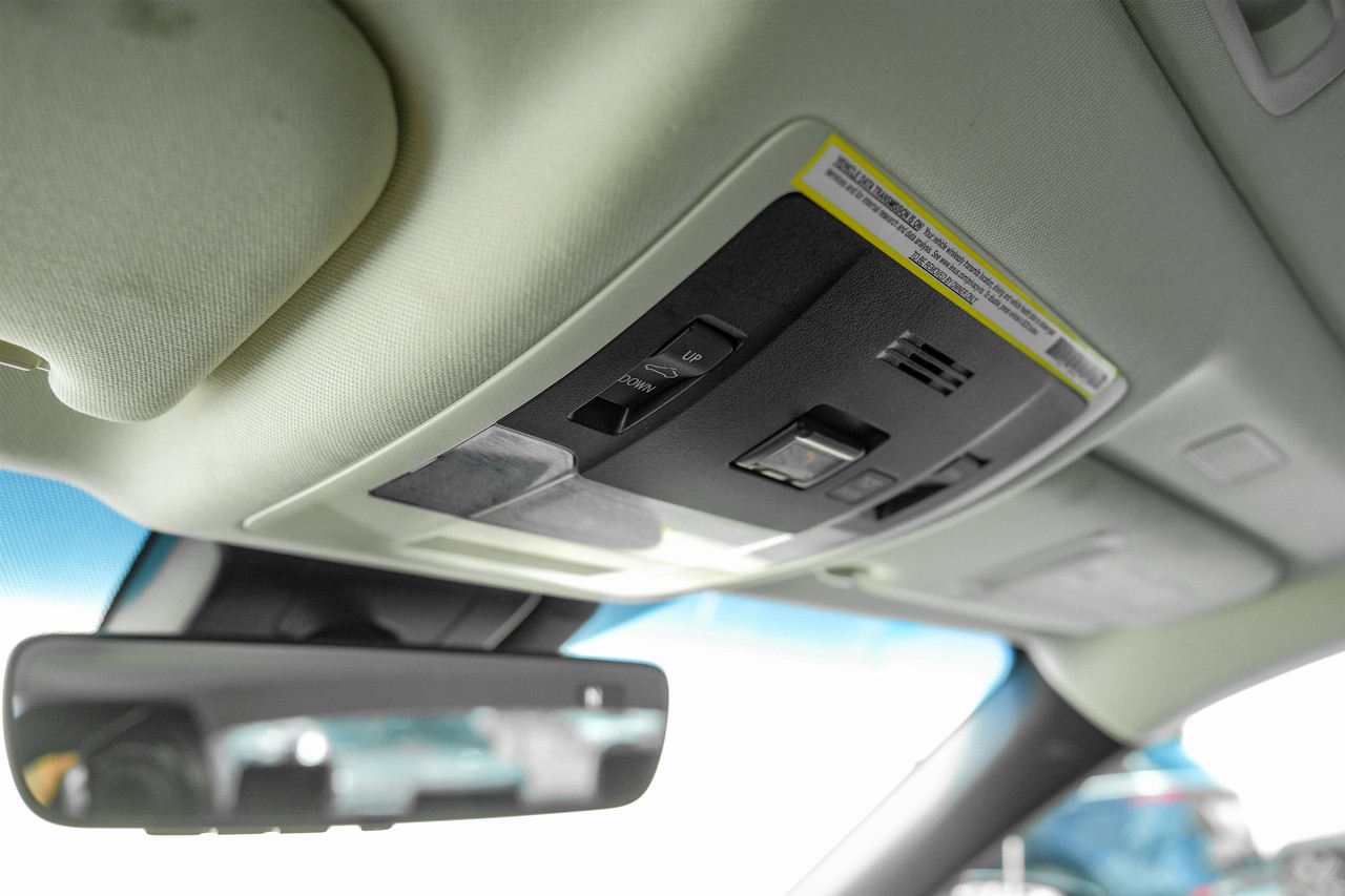 Lexus ES Vehicle Main Gallery Image 34