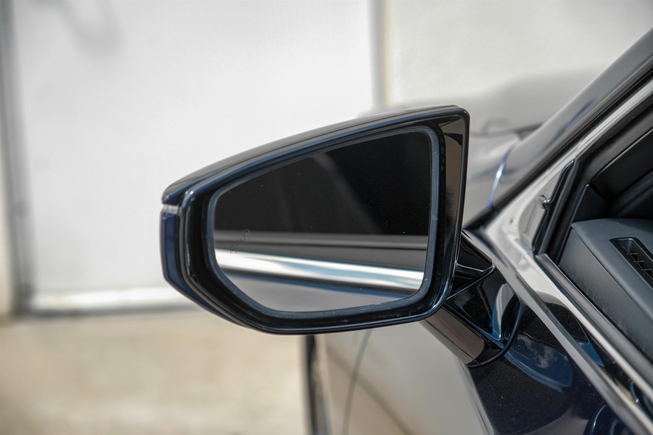 Lexus ES Vehicle Main Gallery Image 38