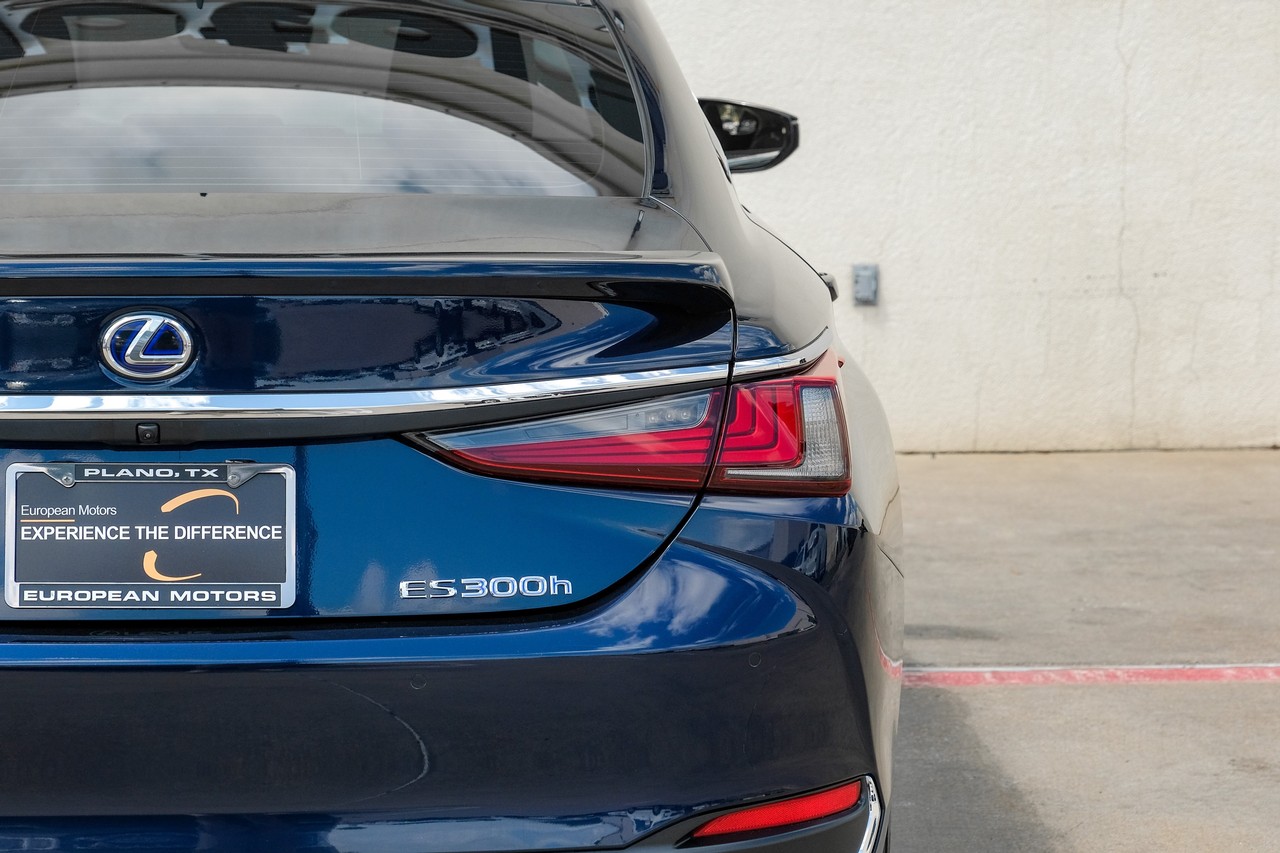 Lexus ES Vehicle Main Gallery Image 45