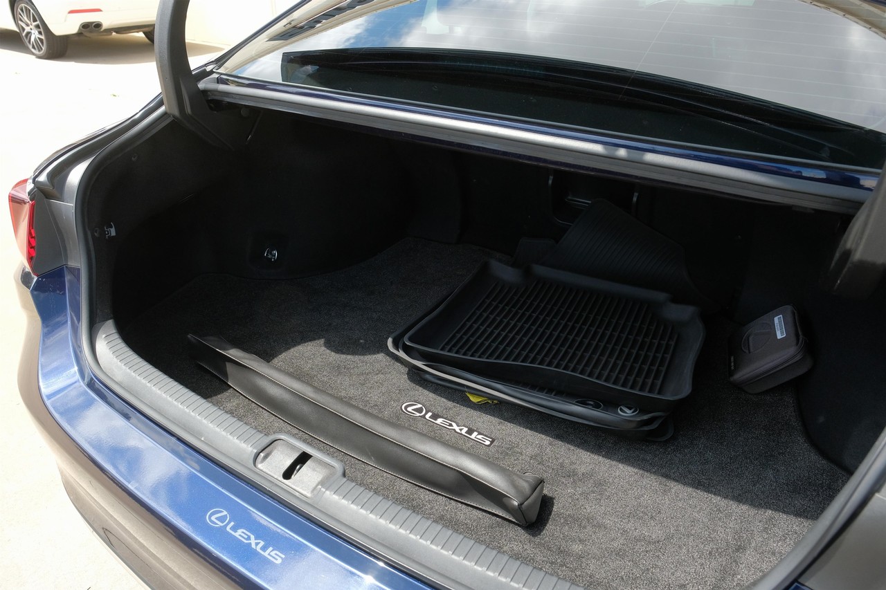 Lexus ES Vehicle Main Gallery Image 46