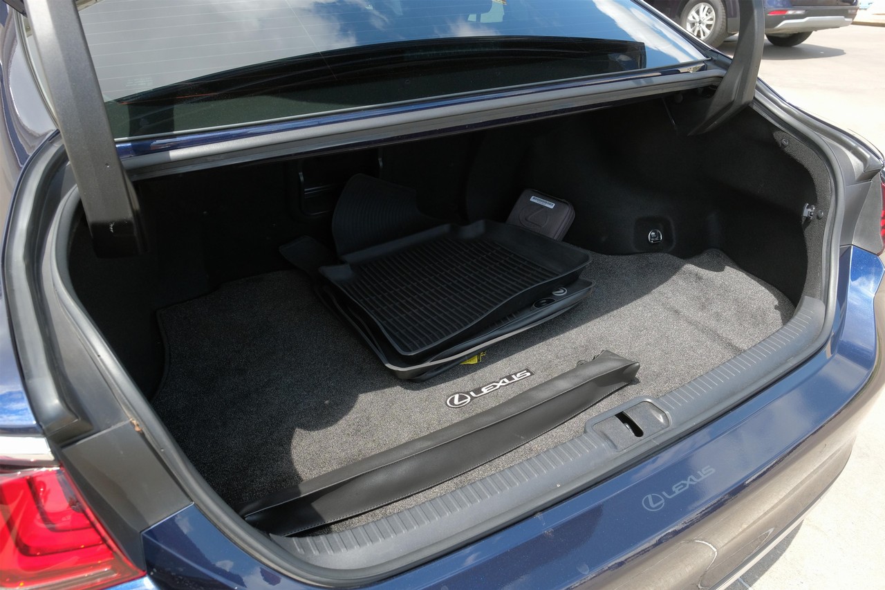 Lexus ES Vehicle Main Gallery Image 47
