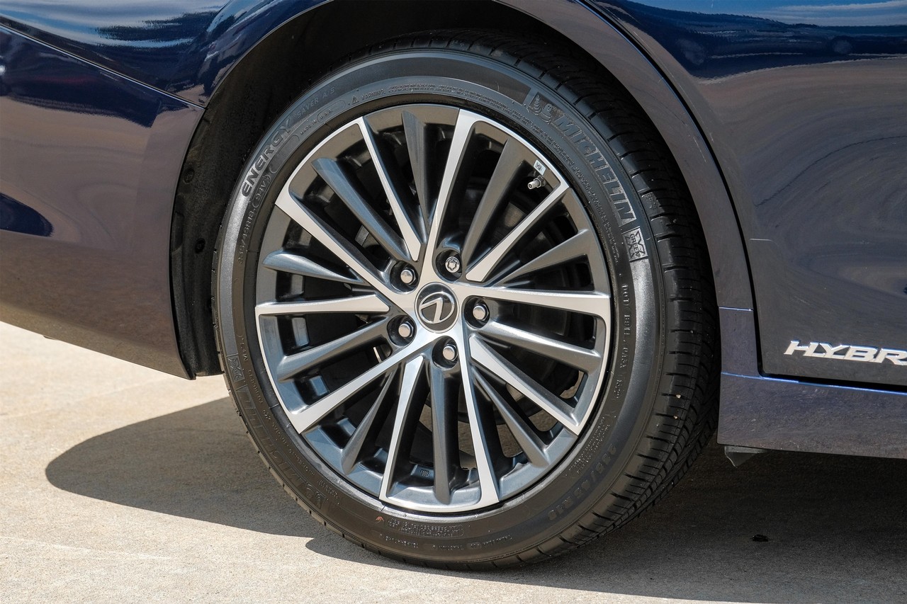 Lexus ES Vehicle Main Gallery Image 48