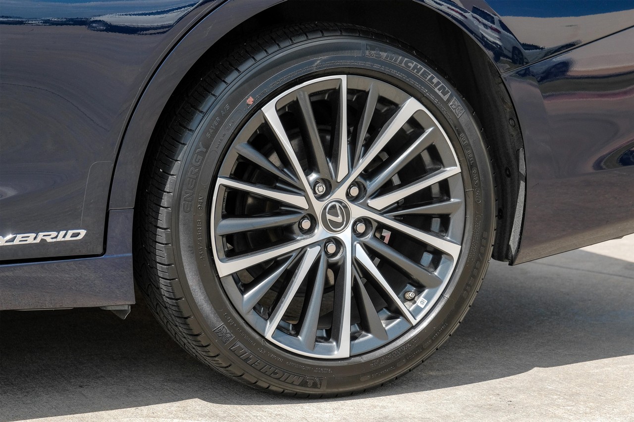 Lexus ES Vehicle Main Gallery Image 51