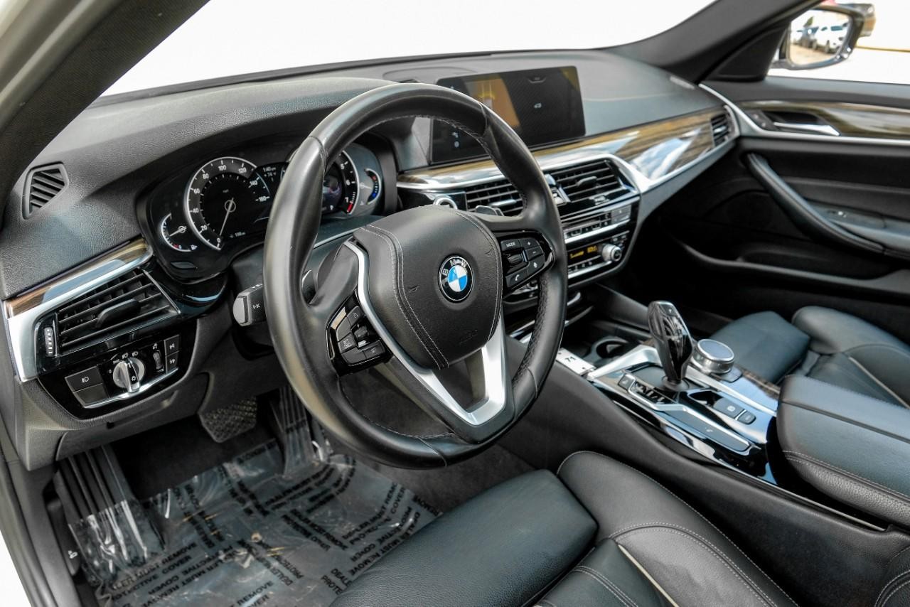 BMW 530i Vehicle Main Gallery Image 03