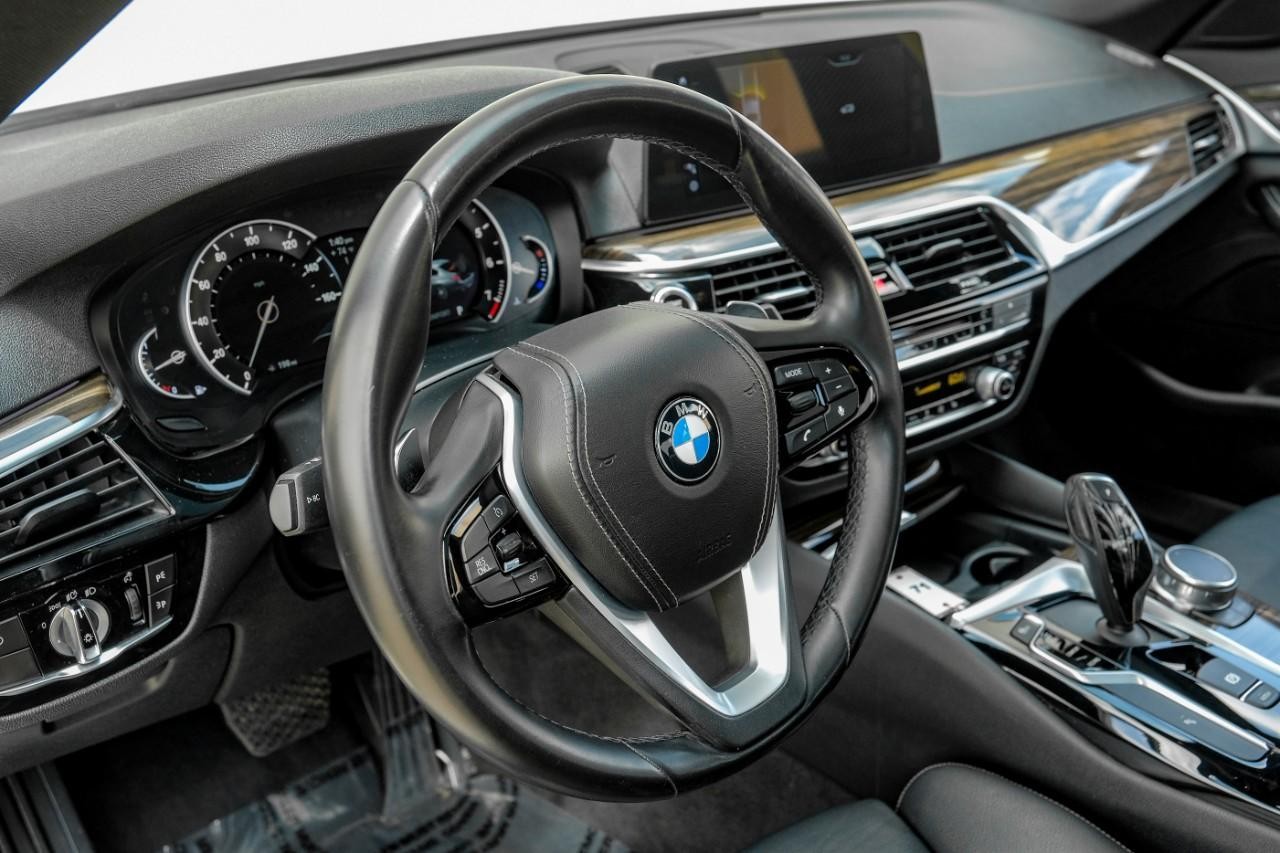 BMW 530i Vehicle Main Gallery Image 14