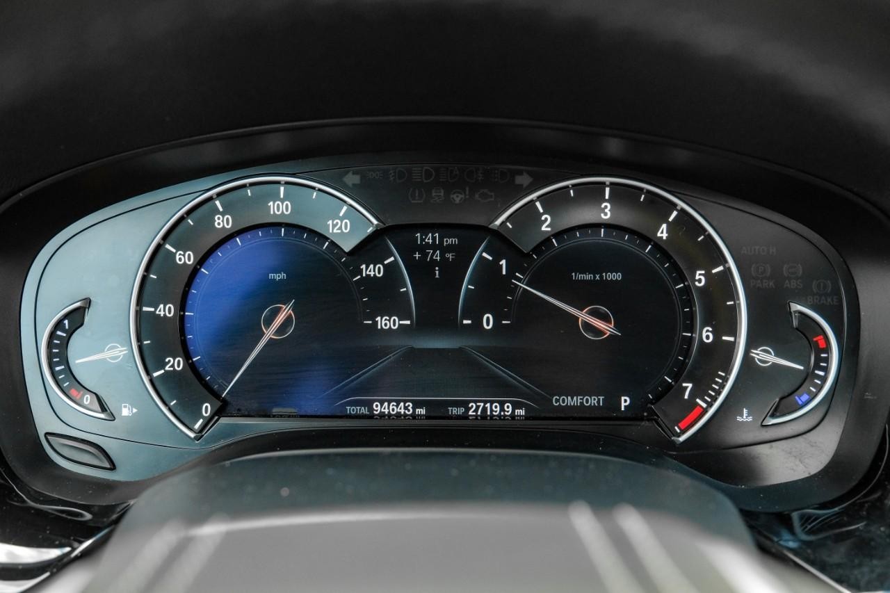 BMW 530i Vehicle Main Gallery Image 17
