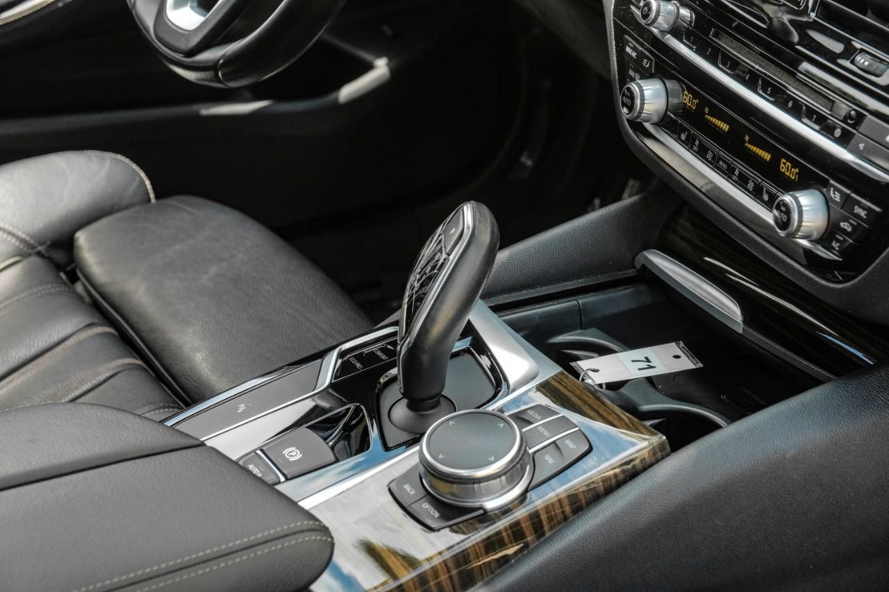 BMW 530i Vehicle Main Gallery Image 22