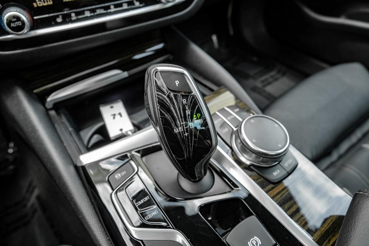 BMW 530i Vehicle Main Gallery Image 23