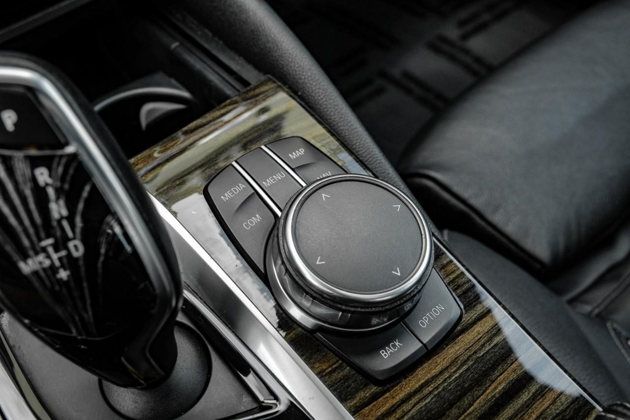 BMW 530i Vehicle Main Gallery Image 25