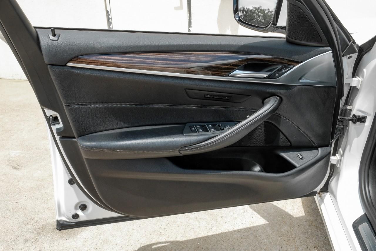 BMW 530i Vehicle Main Gallery Image 38