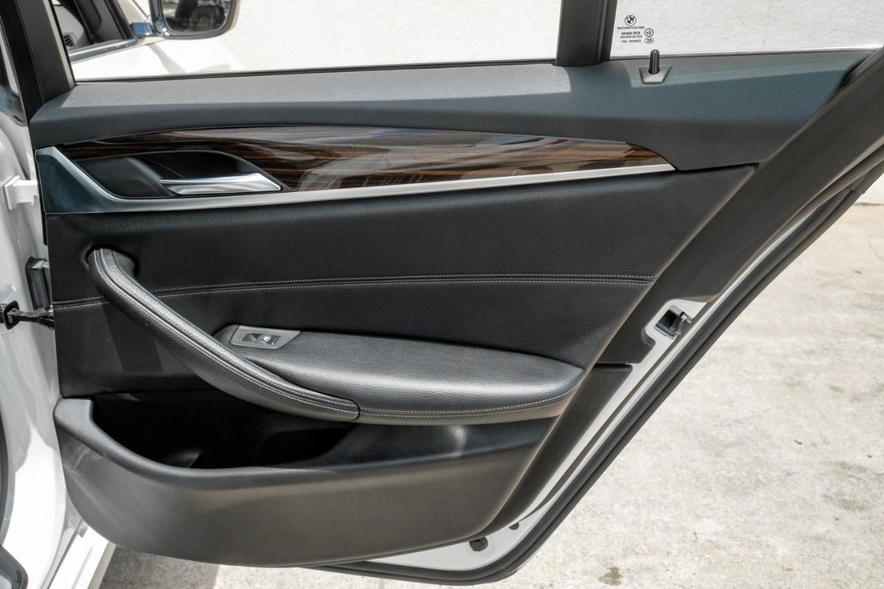 BMW 530i Vehicle Main Gallery Image 43