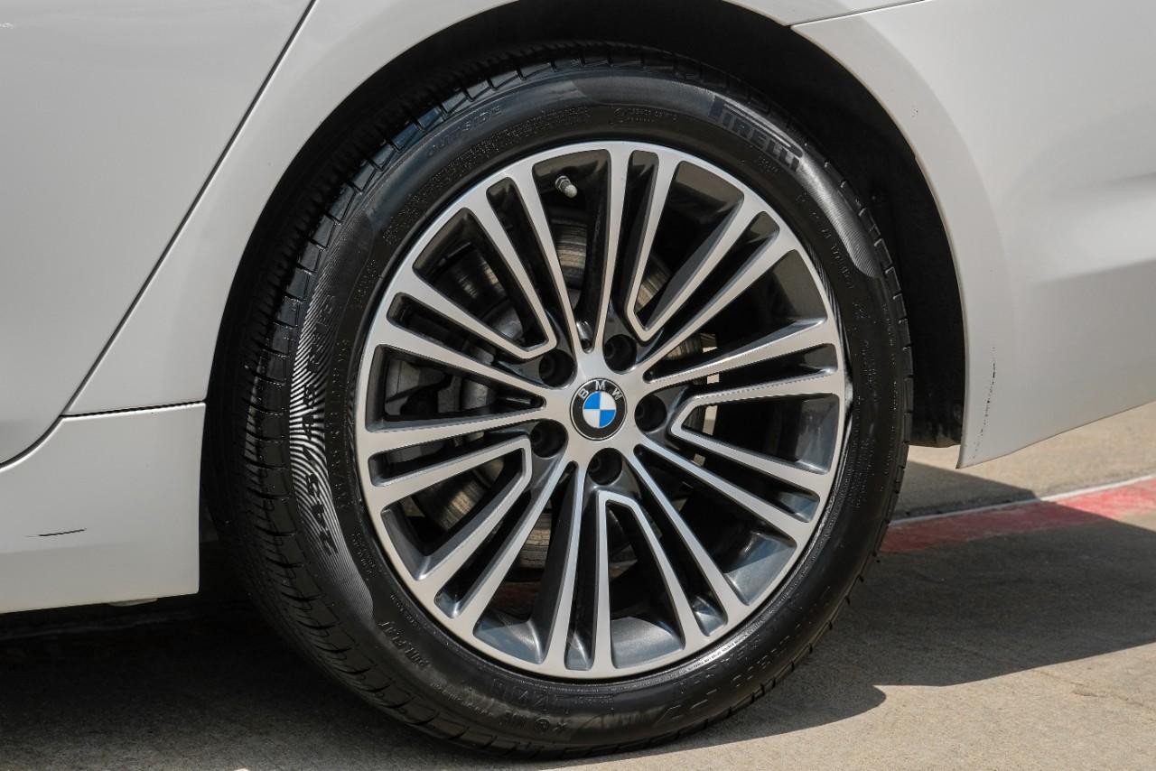 BMW 530i Vehicle Main Gallery Image 50