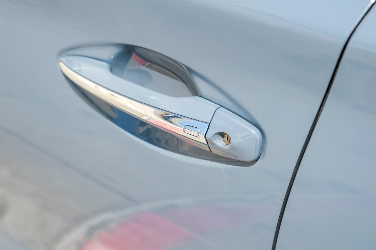 INFINITI Q50 Vehicle Main Gallery Image 36
