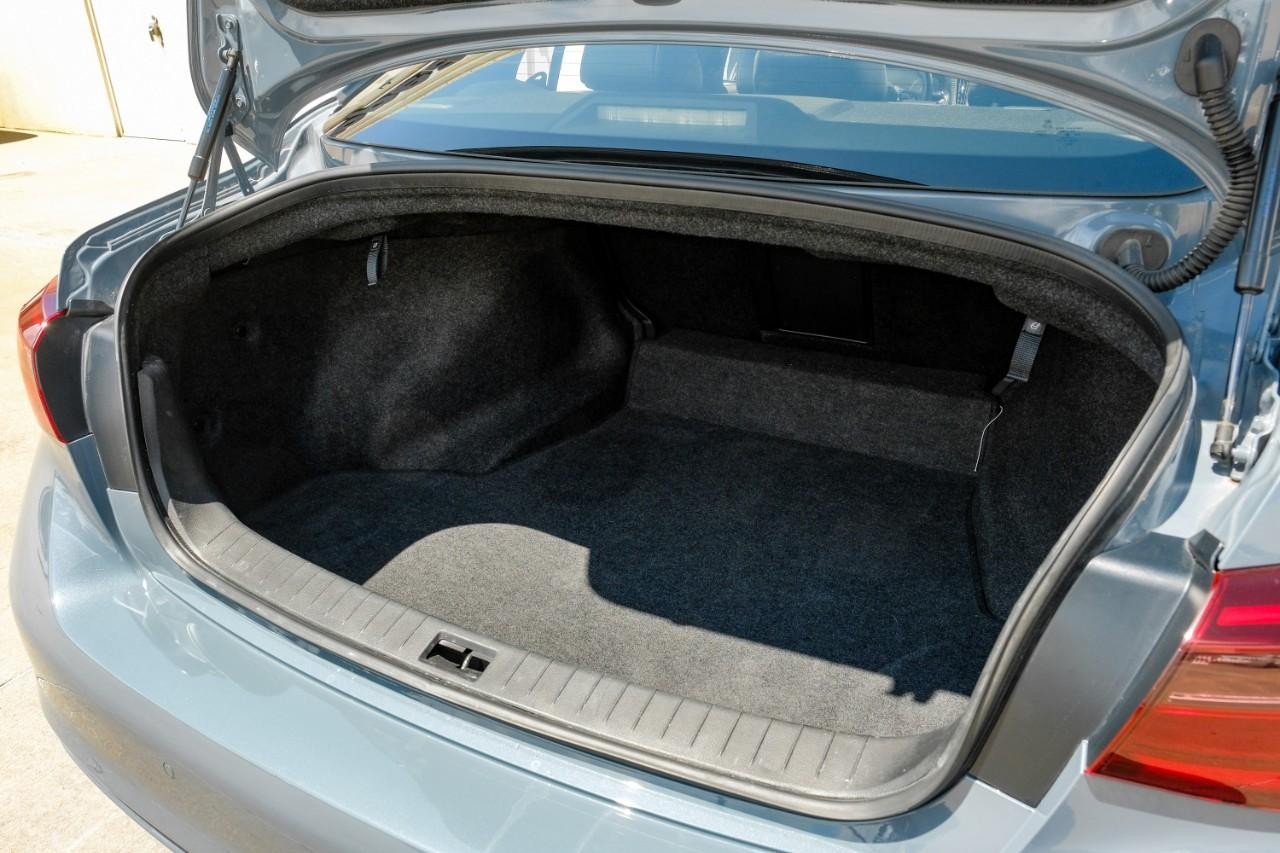 INFINITI Q50 Vehicle Main Gallery Image 44