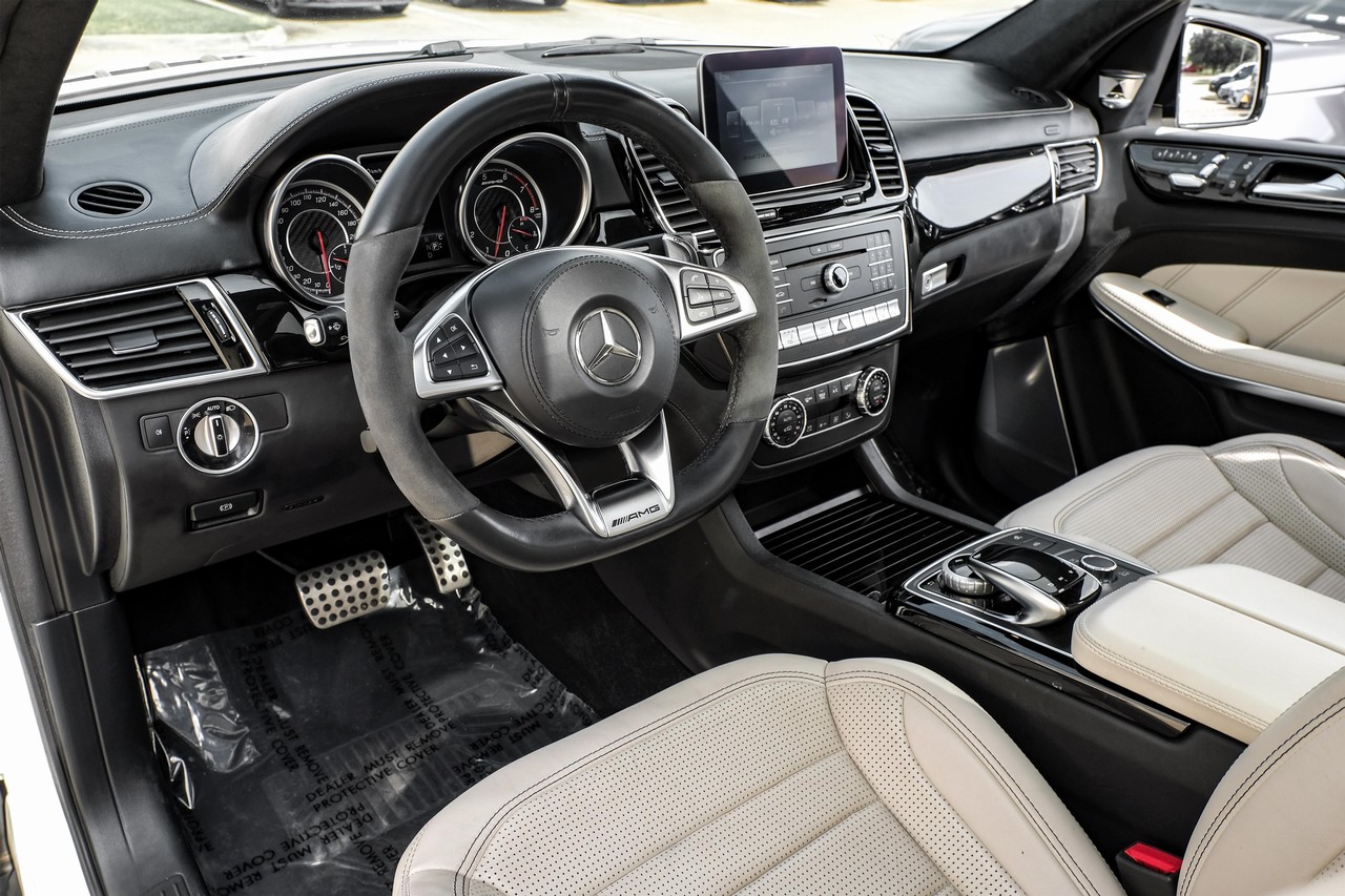Mercedes-Benz GLS 63 AMG Vehicle Main Gallery Image 03