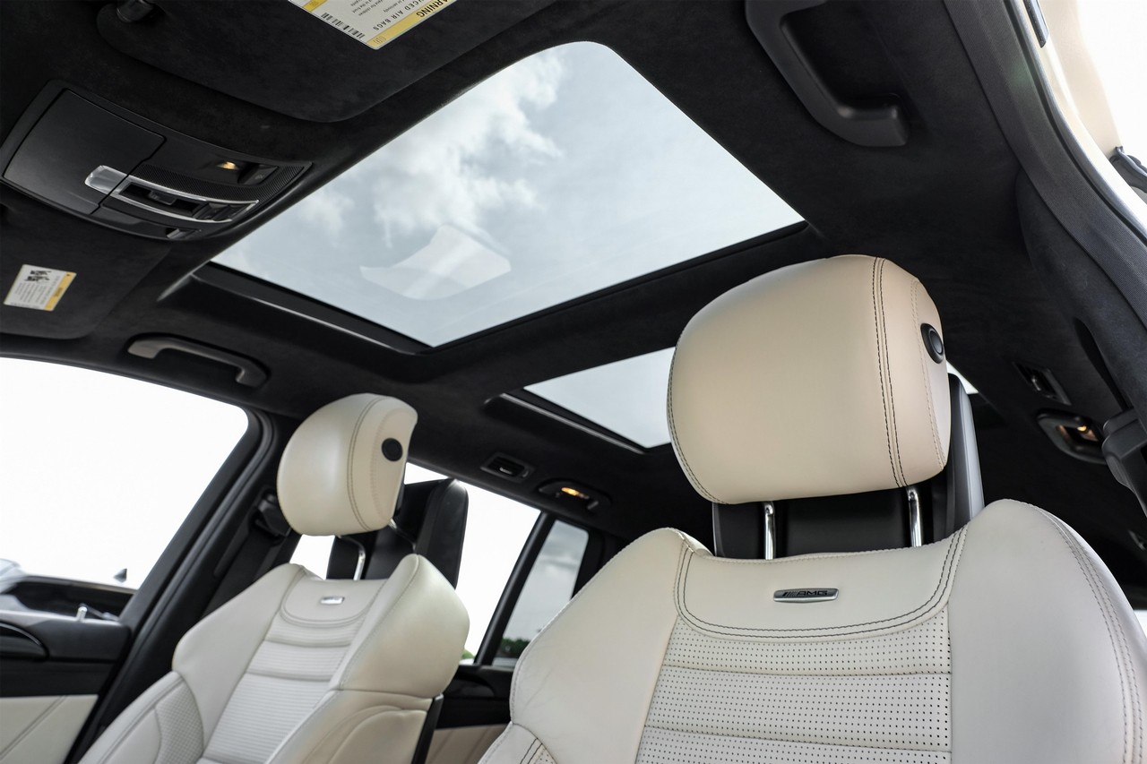 Mercedes-Benz GLS 63 AMG Vehicle Main Gallery Image 05