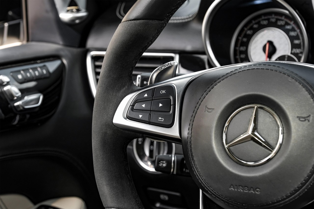 Mercedes-Benz GLS 63 AMG Vehicle Main Gallery Image 18