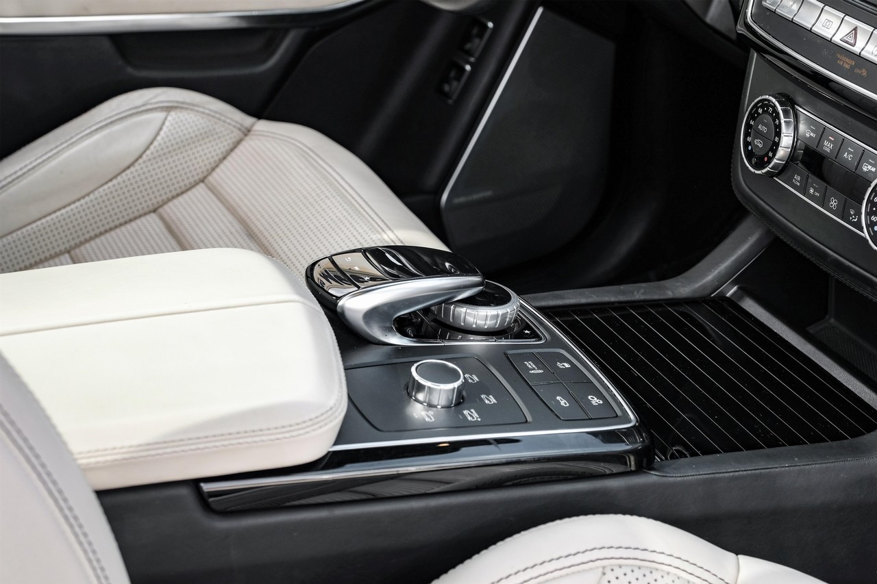 Mercedes-Benz GLS 63 AMG Vehicle Main Gallery Image 24