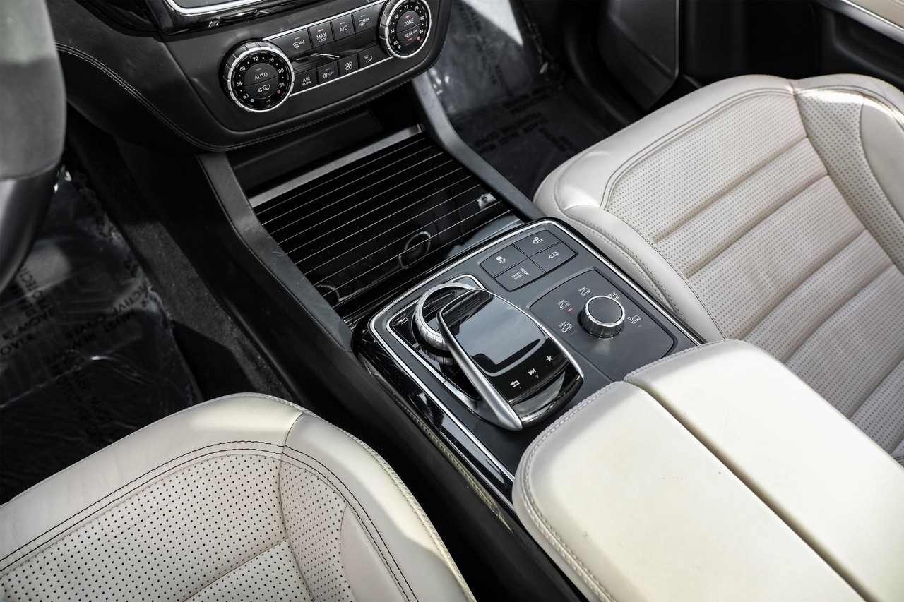 Mercedes-Benz GLS 63 AMG Vehicle Main Gallery Image 25
