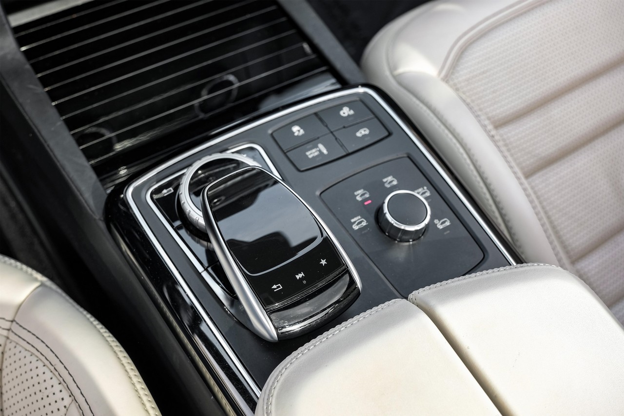 Mercedes-Benz GLS 63 AMG Vehicle Main Gallery Image 26