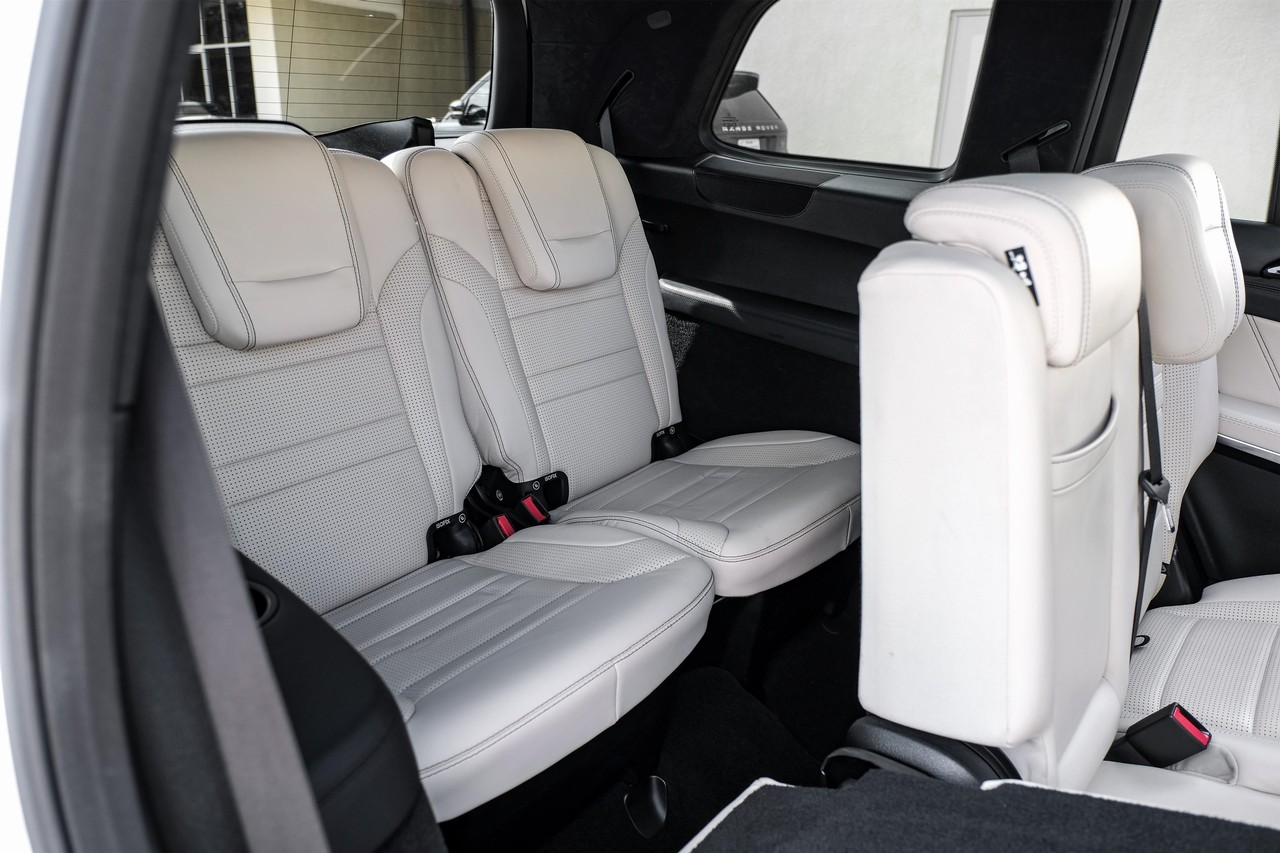 Mercedes-Benz GLS 63 AMG Vehicle Main Gallery Image 40