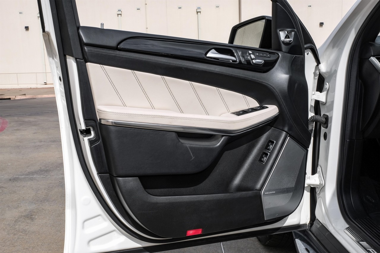 Mercedes-Benz GLS 63 AMG Vehicle Main Gallery Image 43