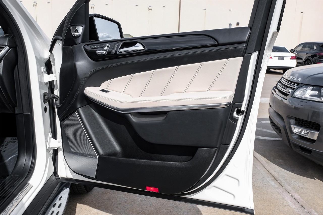 Mercedes-Benz GLS 63 AMG Vehicle Main Gallery Image 47