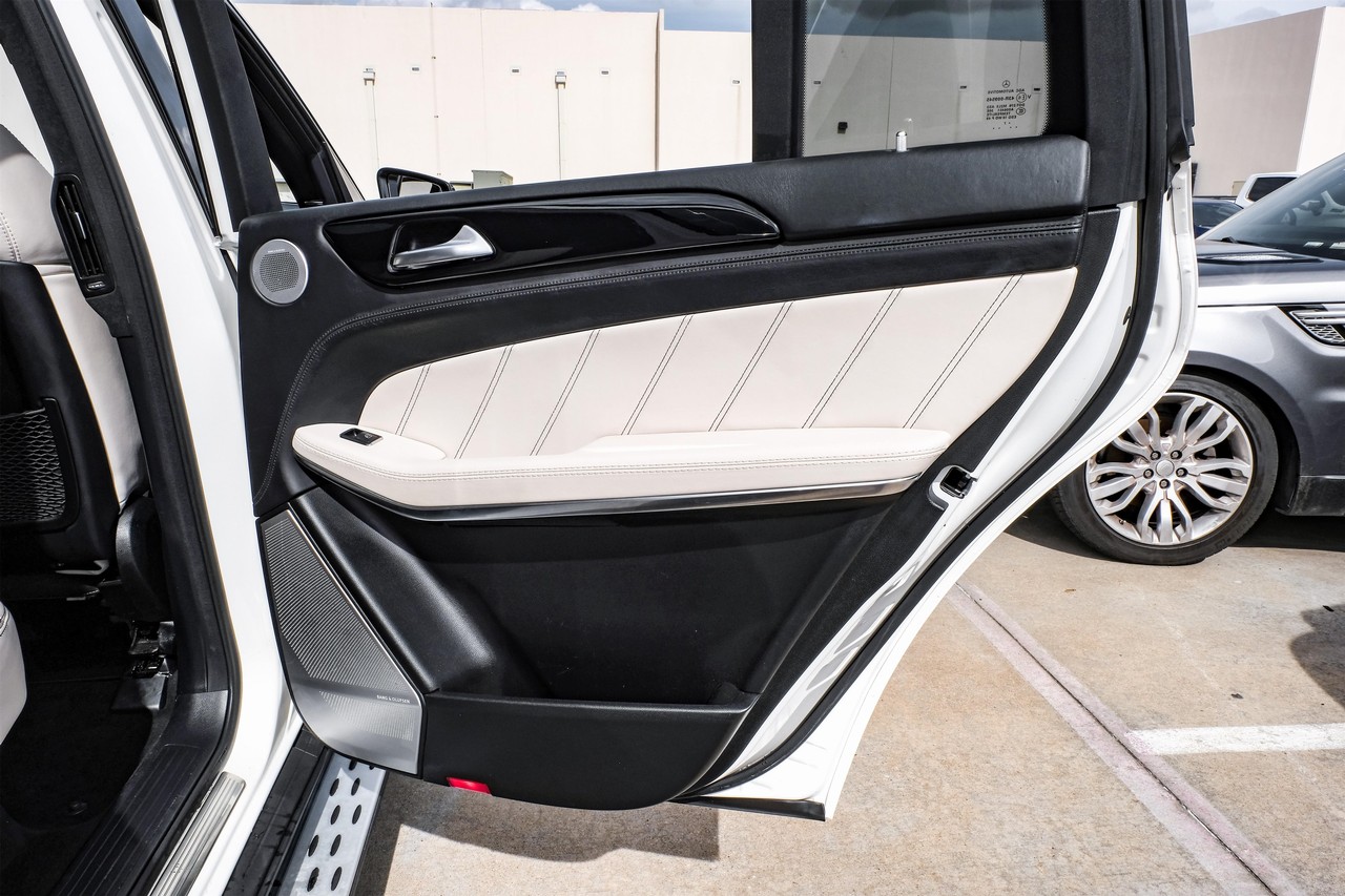 Mercedes-Benz GLS 63 AMG Vehicle Main Gallery Image 49