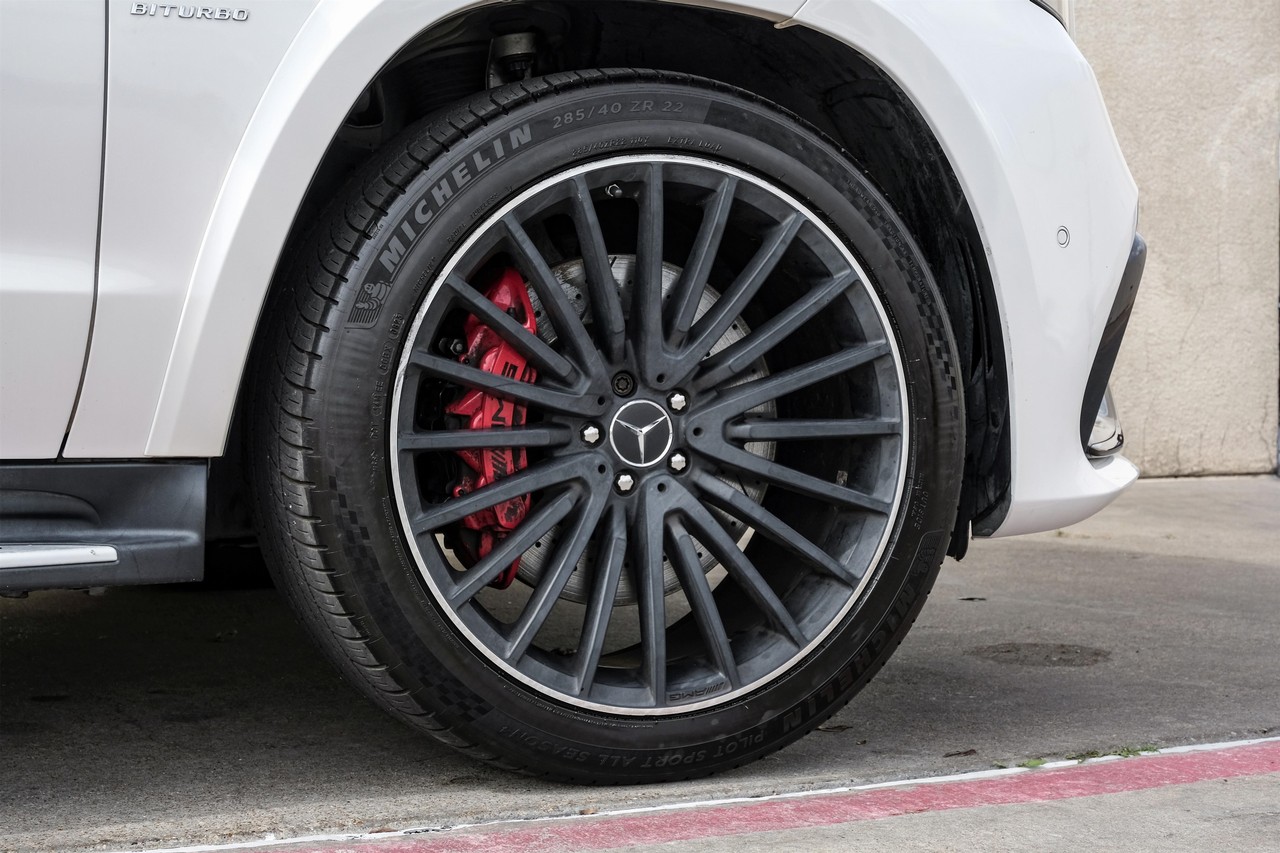 Mercedes-Benz GLS 63 AMG Vehicle Main Gallery Image 60