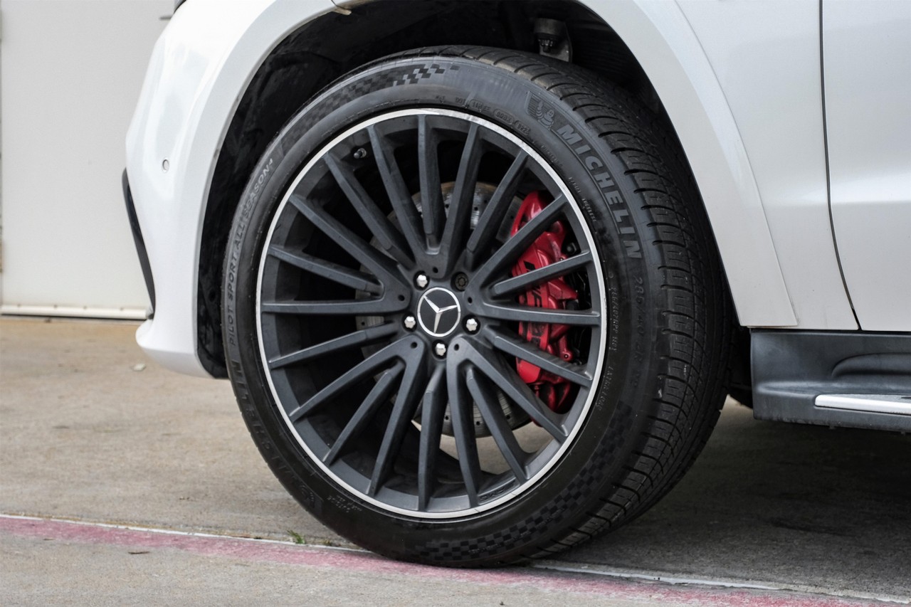 Mercedes-Benz GLS 63 AMG Vehicle Main Gallery Image 61