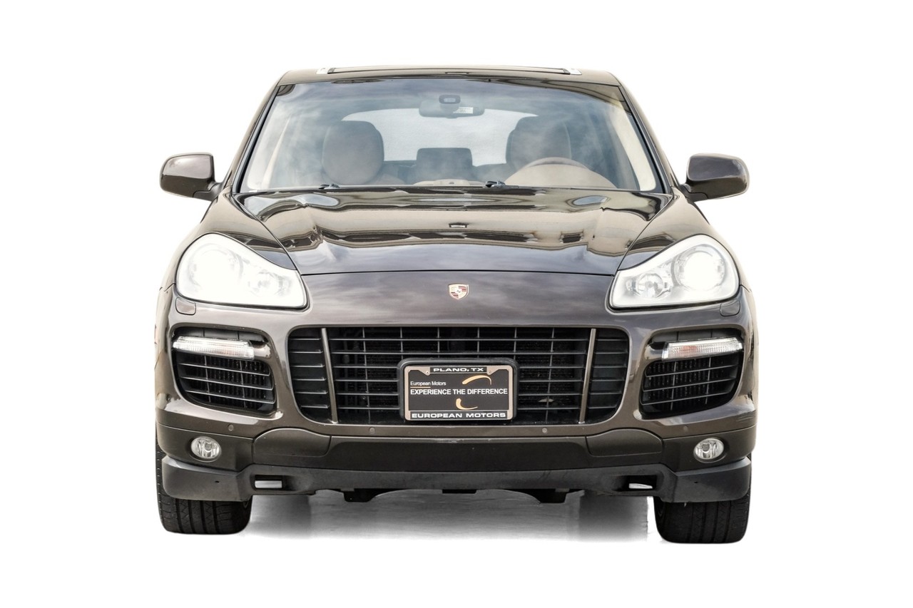 Porsche Cayenne Vehicle Main Gallery Image 06