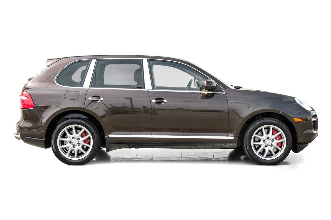 Porsche Cayenne Vehicle Main Gallery Image 08