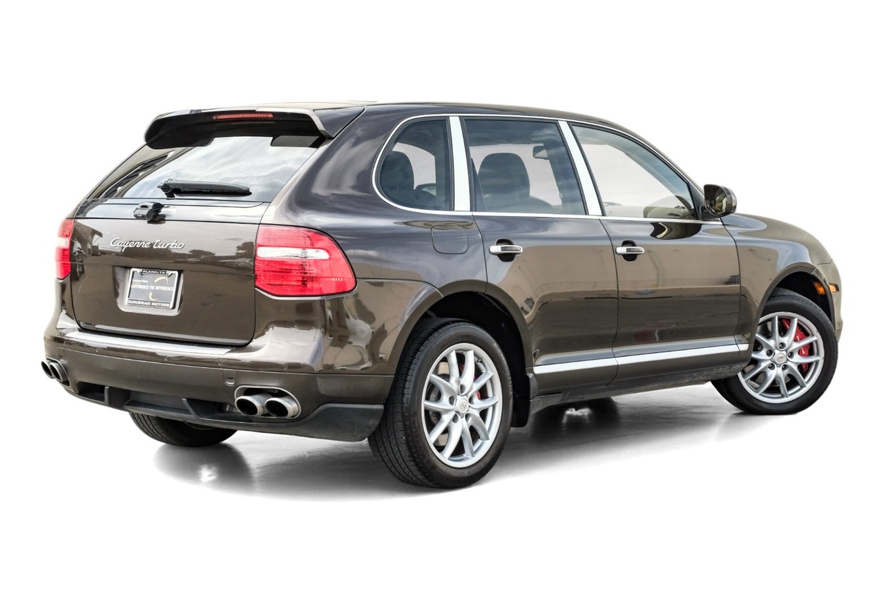 Porsche Cayenne Vehicle Main Gallery Image 09