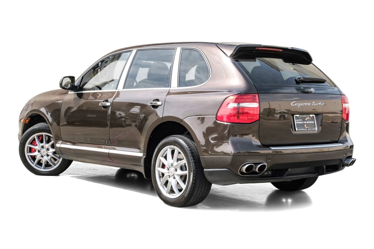 Porsche Cayenne Vehicle Main Gallery Image 11