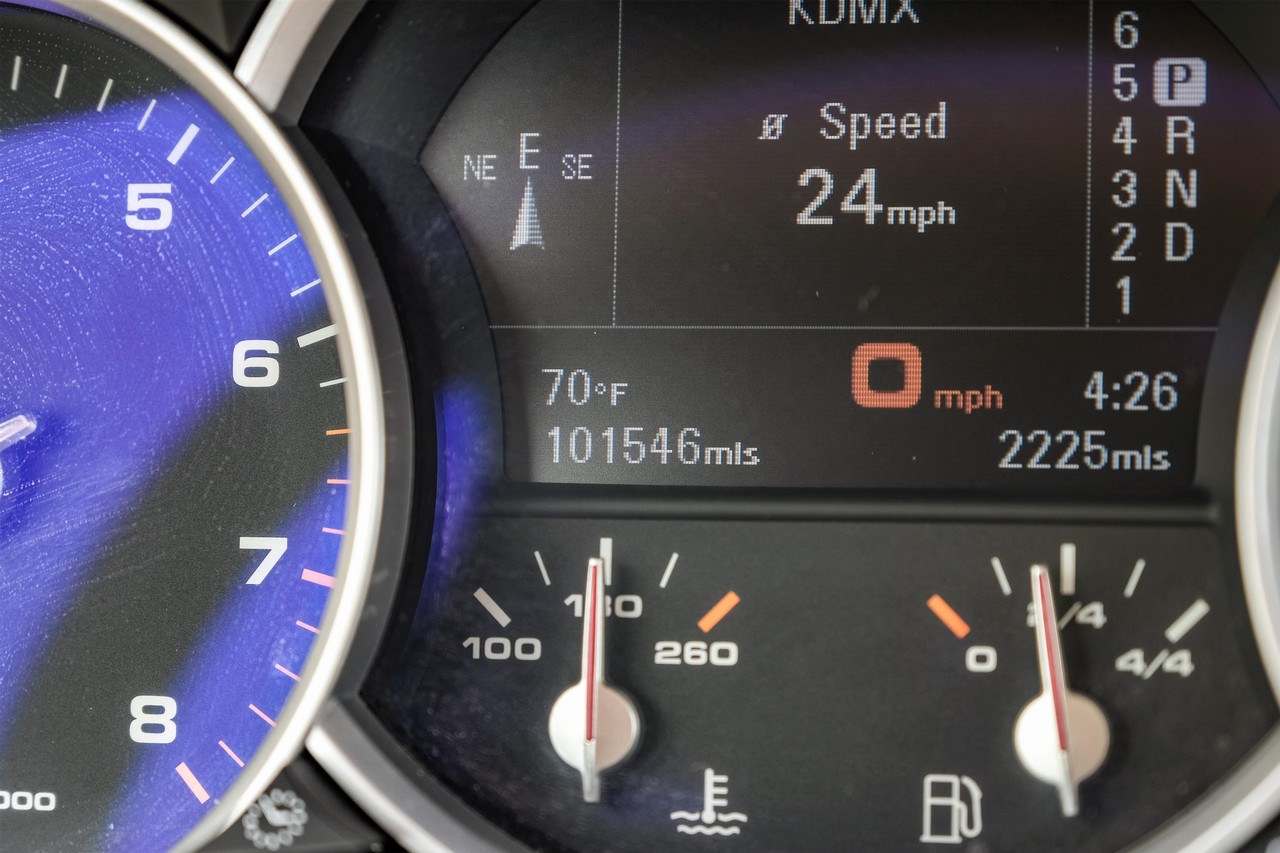 Porsche Cayenne Vehicle Main Gallery Image 21