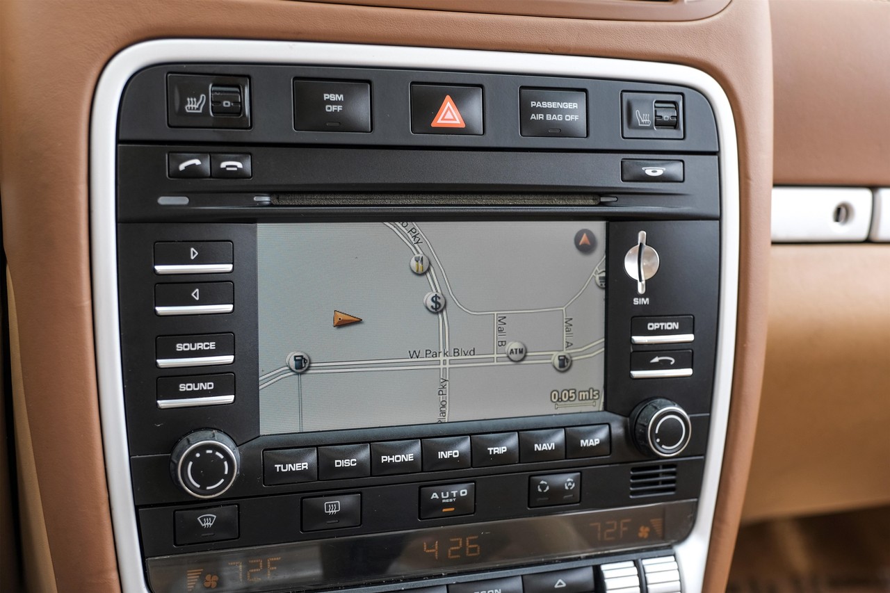 Porsche Cayenne Vehicle Main Gallery Image 22