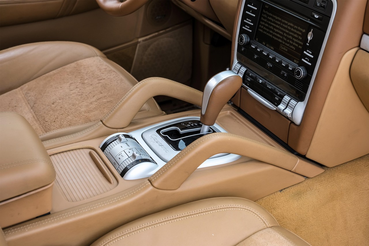 Porsche Cayenne Vehicle Main Gallery Image 25