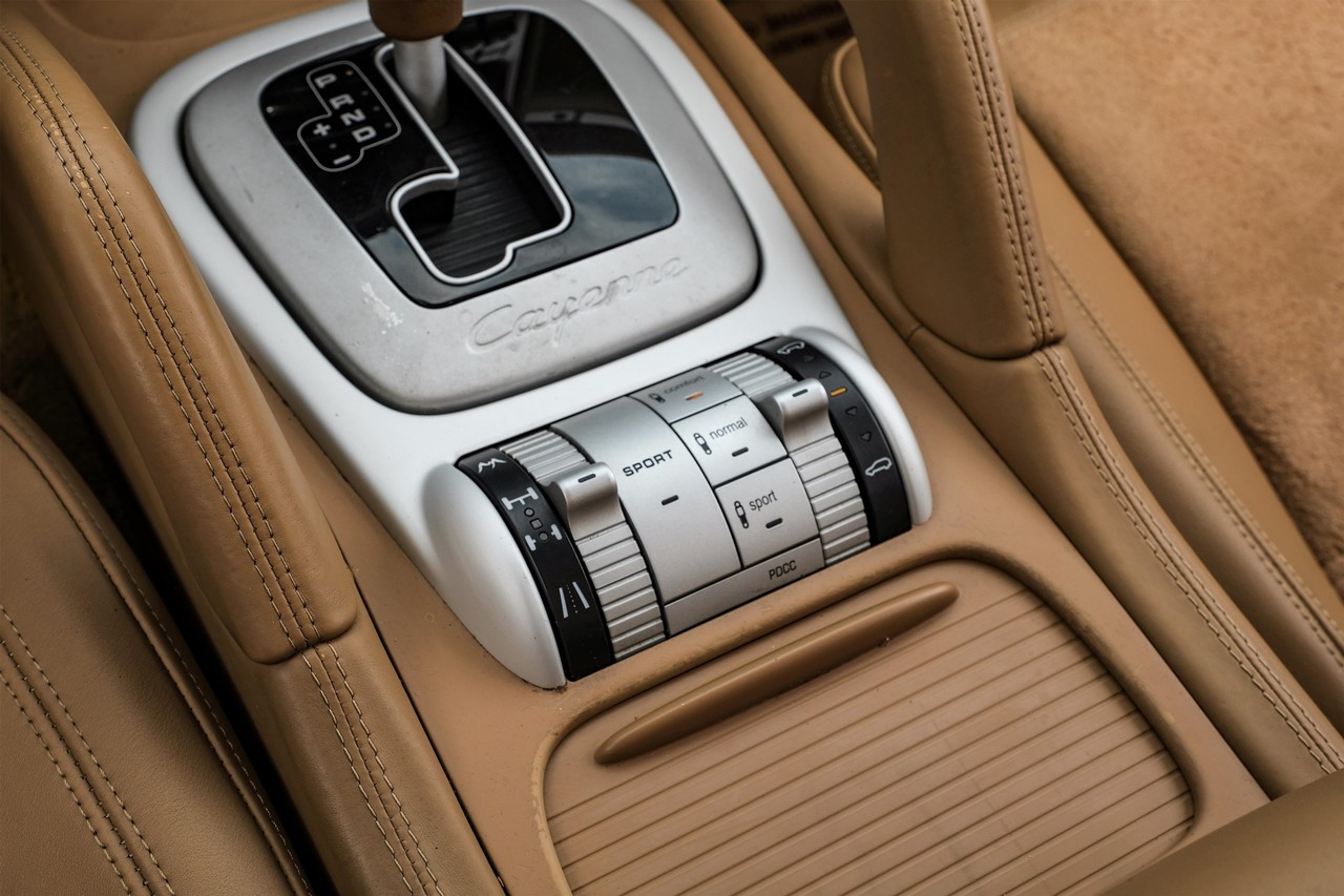 Porsche Cayenne Vehicle Main Gallery Image 27