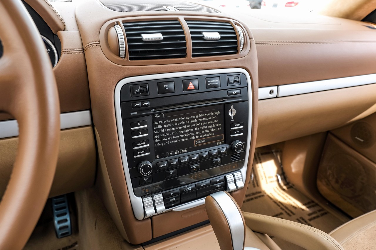 Porsche Cayenne Vehicle Main Gallery Image 28