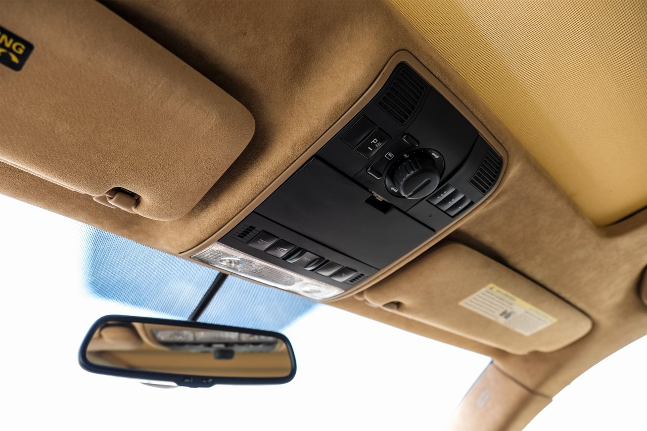Porsche Cayenne Vehicle Main Gallery Image 29