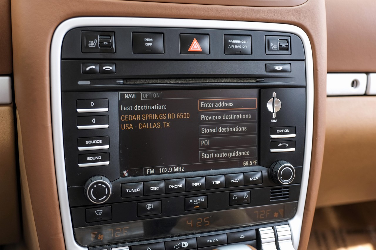 Porsche Cayenne Vehicle Main Gallery Image 31