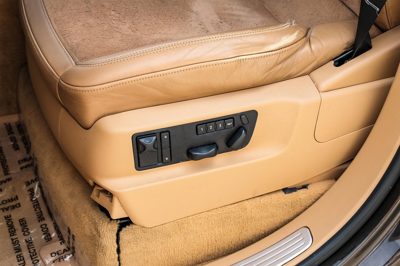 Porsche Cayenne Vehicle Main Gallery Image 34