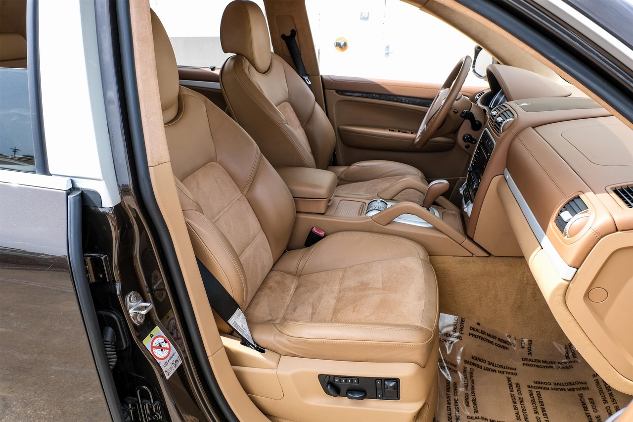 Porsche Cayenne Vehicle Main Gallery Image 35