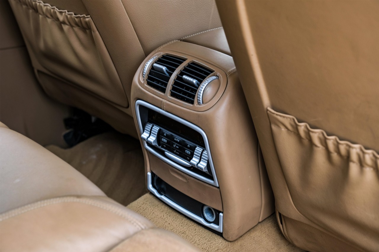 Porsche Cayenne Vehicle Main Gallery Image 39