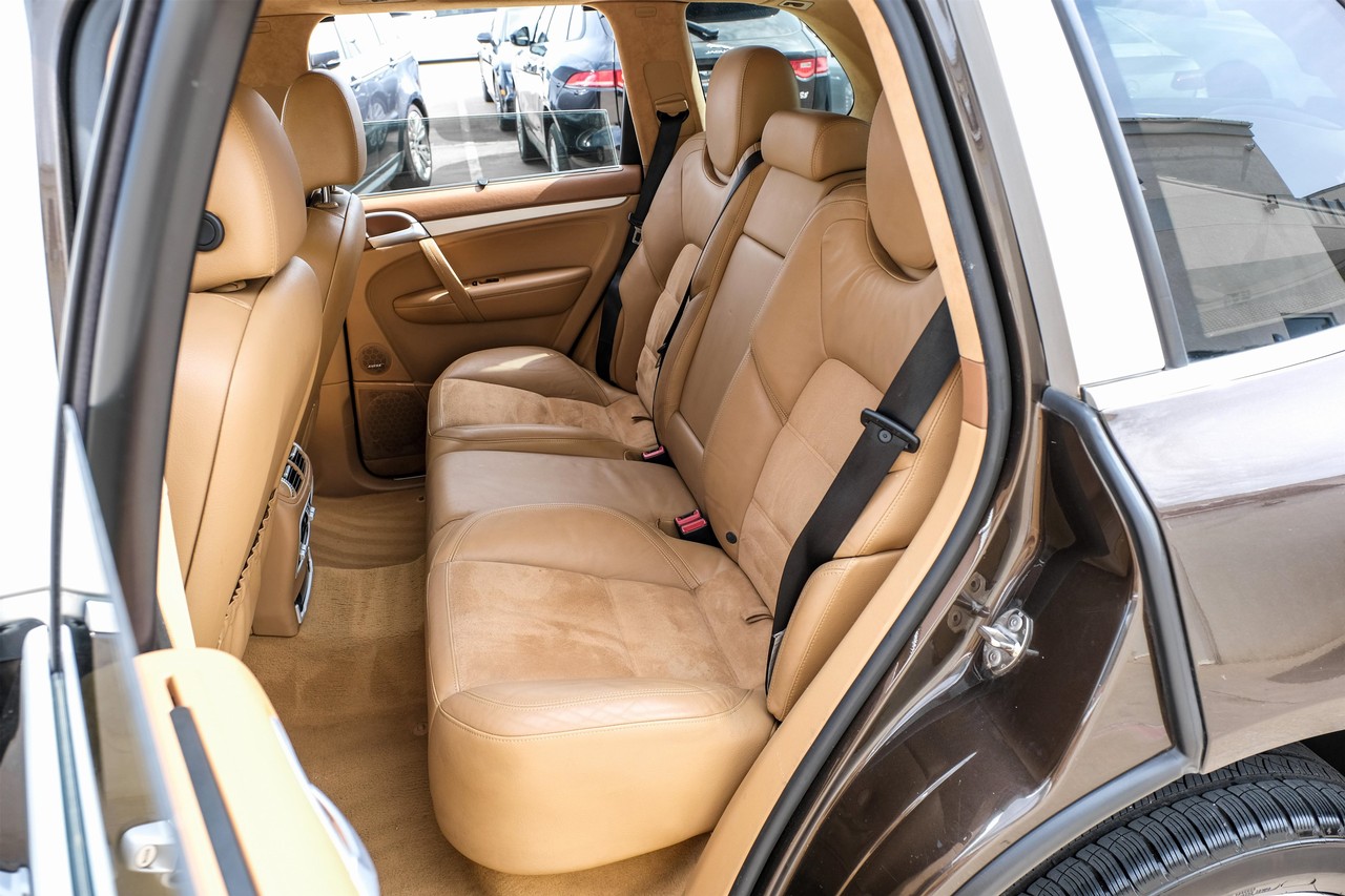 Porsche Cayenne Vehicle Main Gallery Image 41