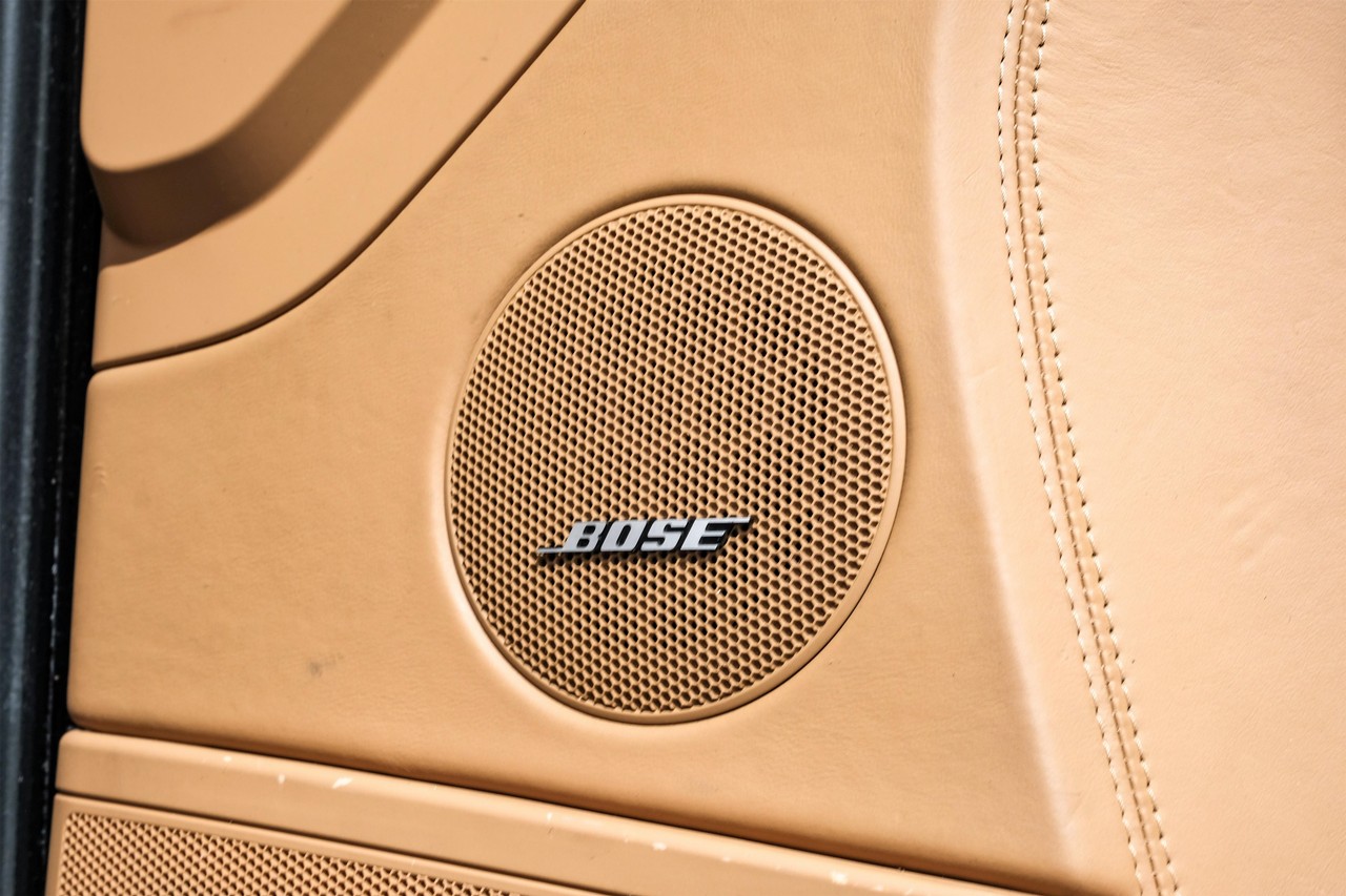 Porsche Cayenne Vehicle Main Gallery Image 46