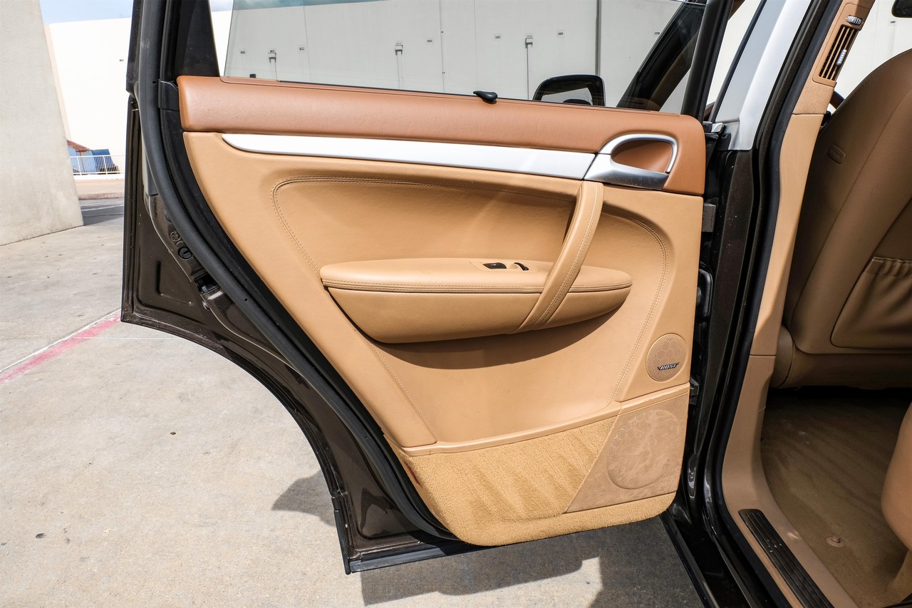 Porsche Cayenne Vehicle Main Gallery Image 48
