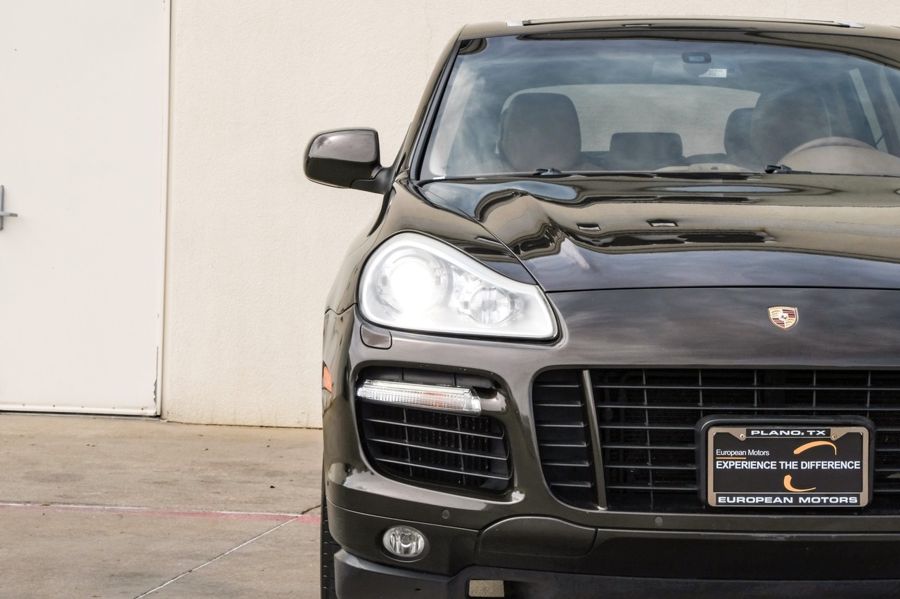Porsche Cayenne Vehicle Main Gallery Image 50