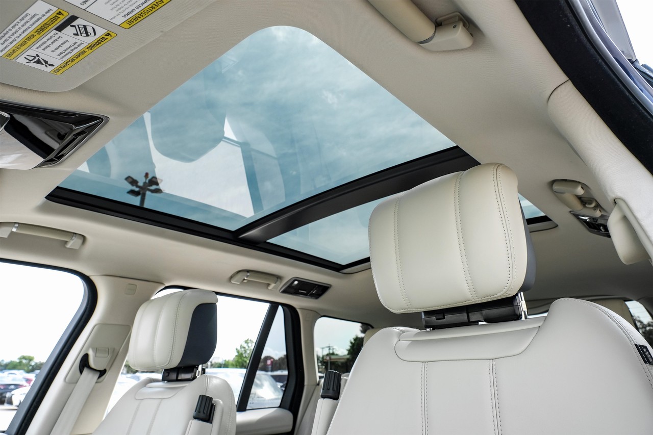 Land Rover Range Rover Vehicle Main Gallery Image 05