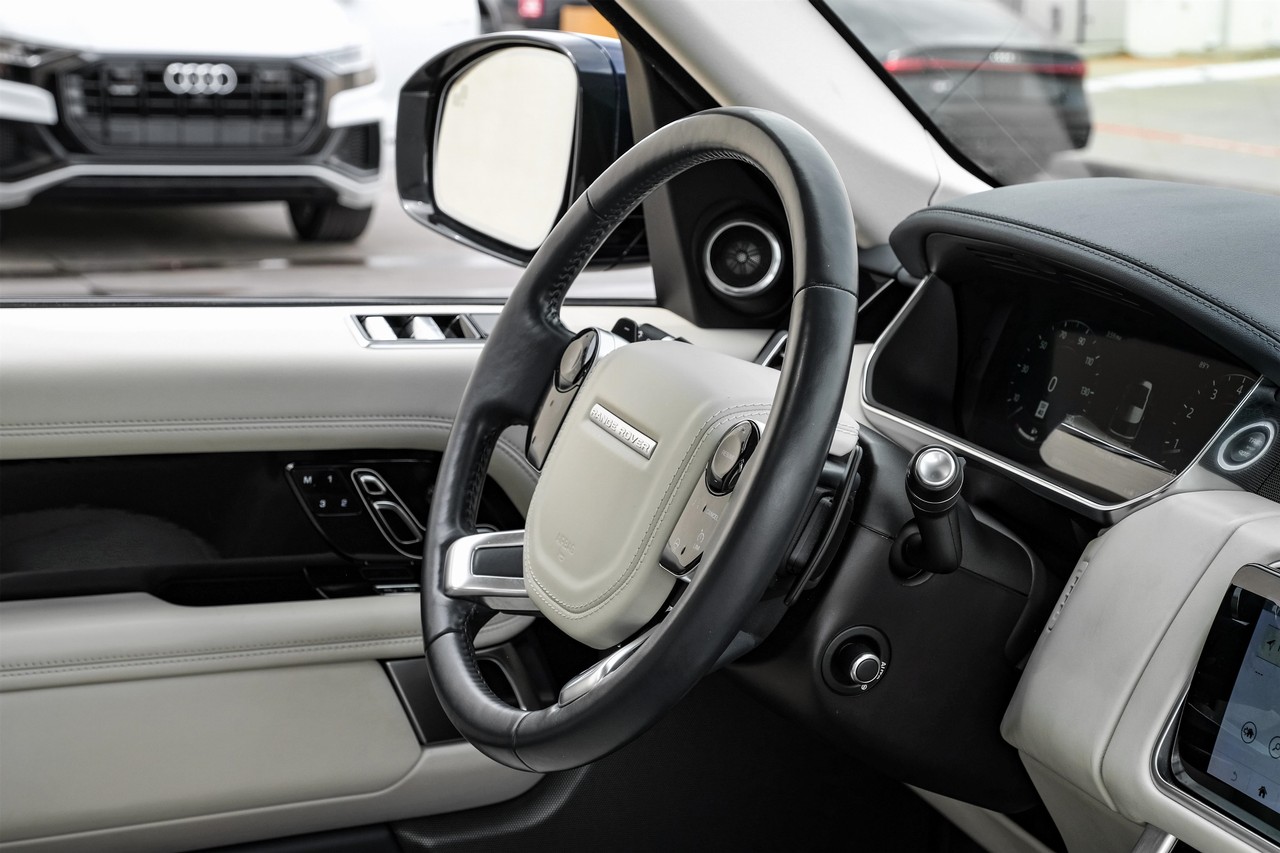 Land Rover Range Rover Vehicle Main Gallery Image 14
